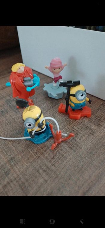 Figurines kinder moi moche et méchant