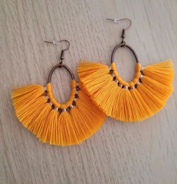 Magnifique boucles d'oreilles tribal jaune/orange