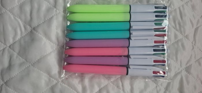 Lot stylos 4 couleurs