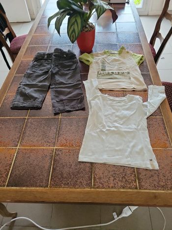 Lot pantalon treillis, tee shirt