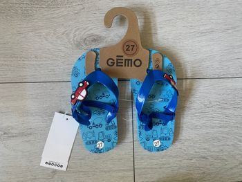 Tongs neuves (Taille 27)
