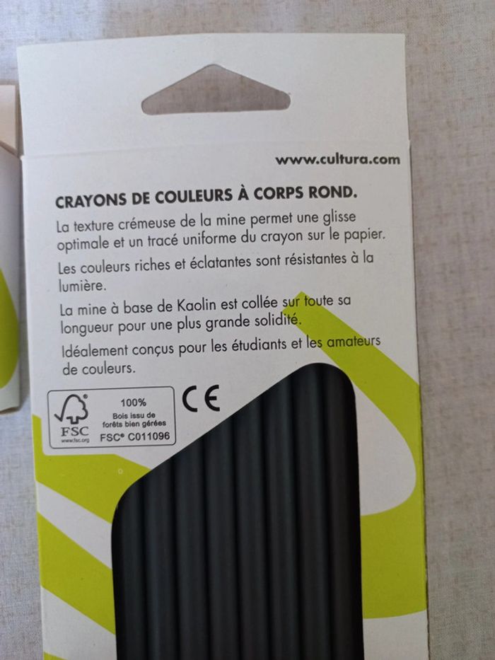 Lot de crayons, gommes , marqueurs - photo numéro 3