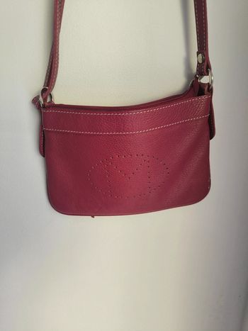 Sac rouge foncé à bandoulière