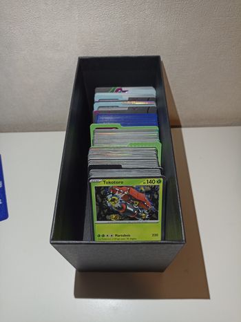 Lot 300 cartes Pokémon holo/reverse EV