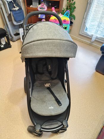 Ensemble Joie poussette + cosy gris très bon état-Vendu en lot.
Remise en main propre possible.
N’hésitez pas à me contacter pour plus d’informations ou pour d’autres photos.