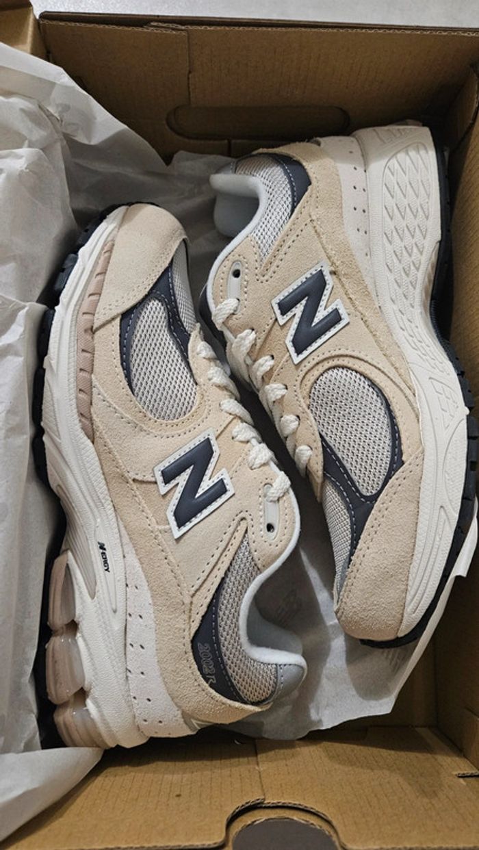 New Balance 2002R Sandstone Magnet Size EU 37