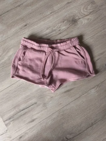 Short fille