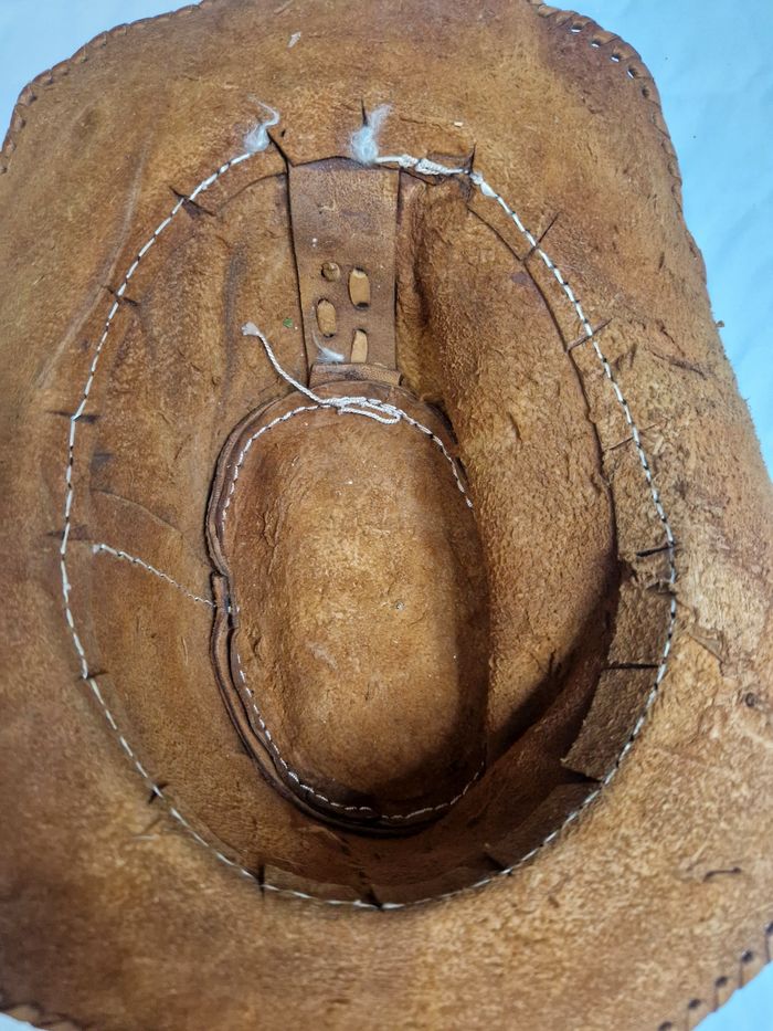 Ancienne chapeaux en cuir , cousu à la main , marron , vintage , homme , femme - photo numéro 6