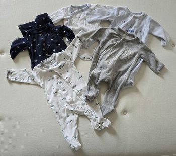 Lot de vêtements pour bébé nb