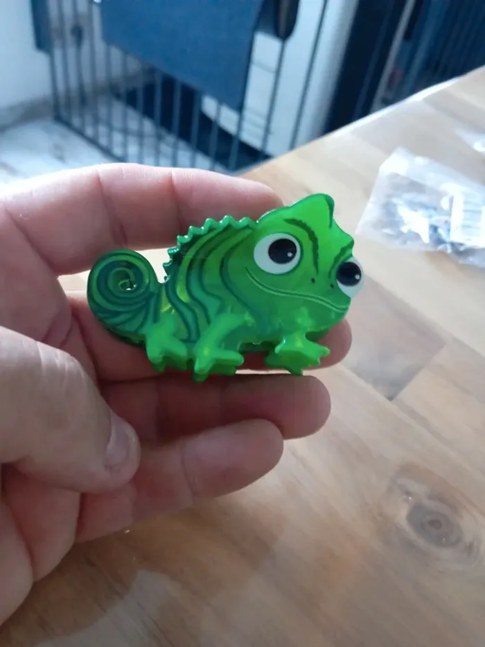 Pince à cheveux Pascal de raiponce disney - photo numéro 3