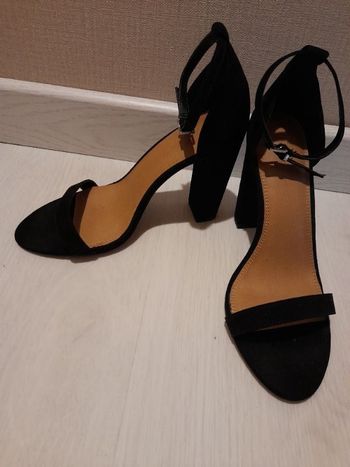 Chaussures nus pieds noir hauts talons 39