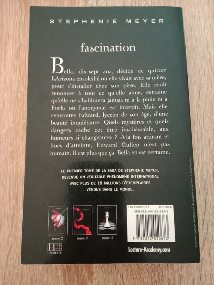 Stéphanie Meyer 🪅 Fascination - photo numéro 2