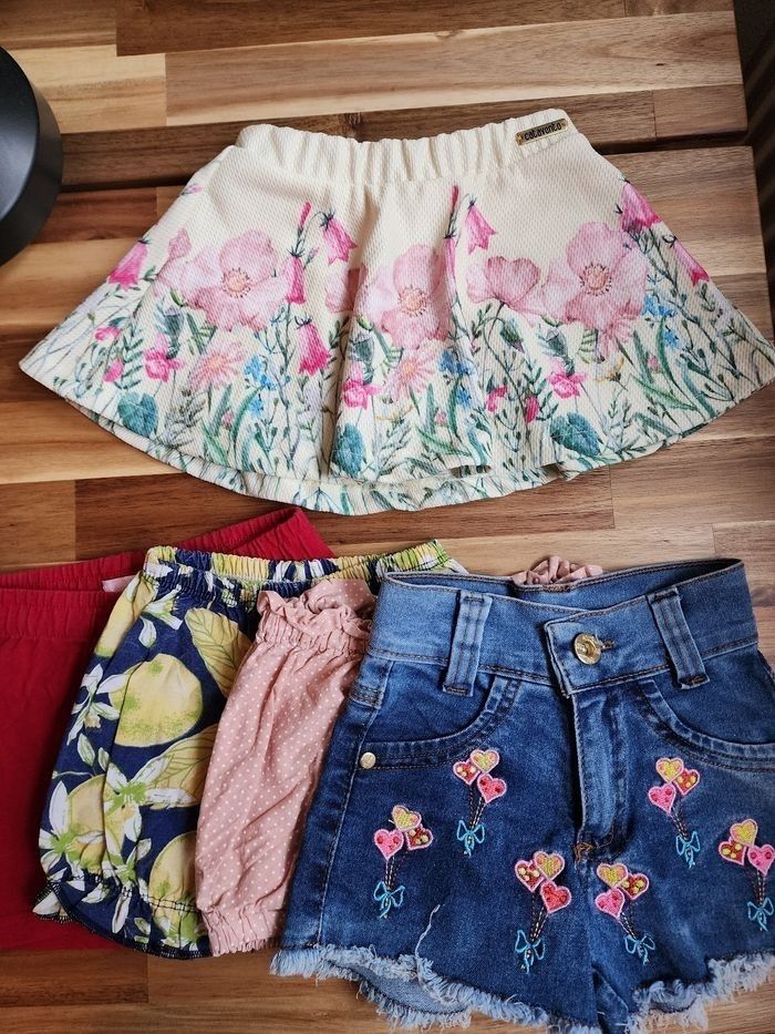 Lot 4 shorts + 1 jupe