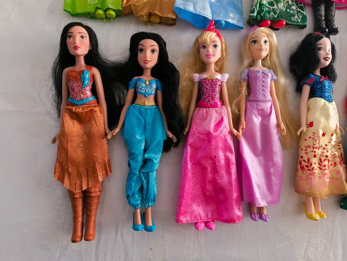 Lot 12 poupées disney - photo numéro 4