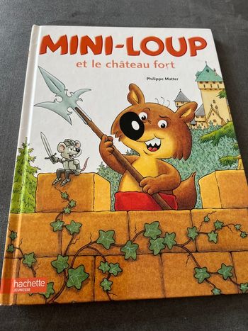 Livre enfant mini loup et le château fort