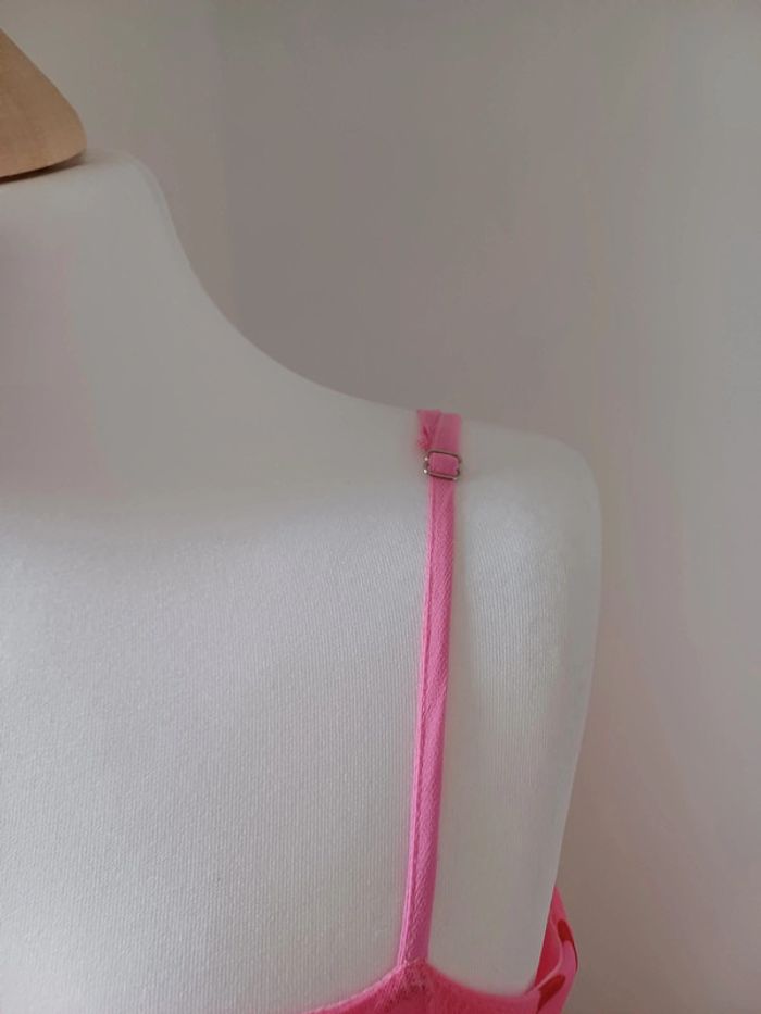 Robe courte rose avec cœurs SBetro taille XS 34 - photo numéro 3