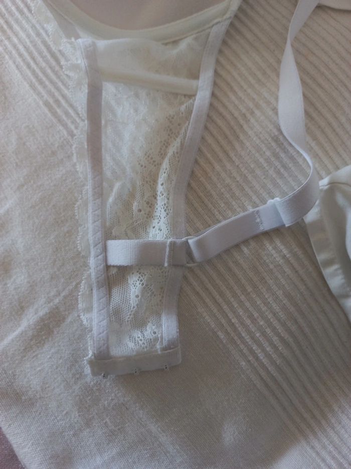 Soutien gorge blanc en dentelle - photo numéro 6
