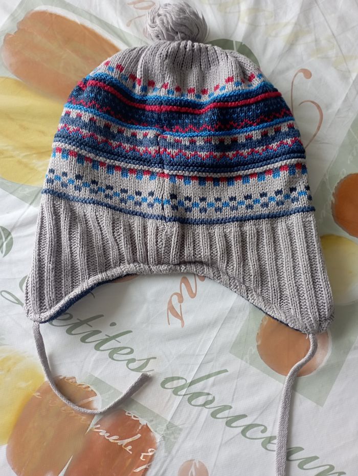 Bonnet gris 50 cm Disney cars 1€ - photo numéro 3