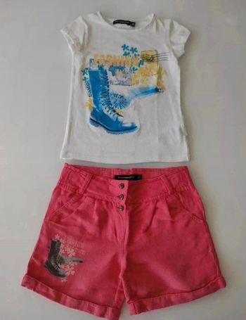 15 € Ensemble short et tee-shirt Tout compte fait 4 ans Excellent état