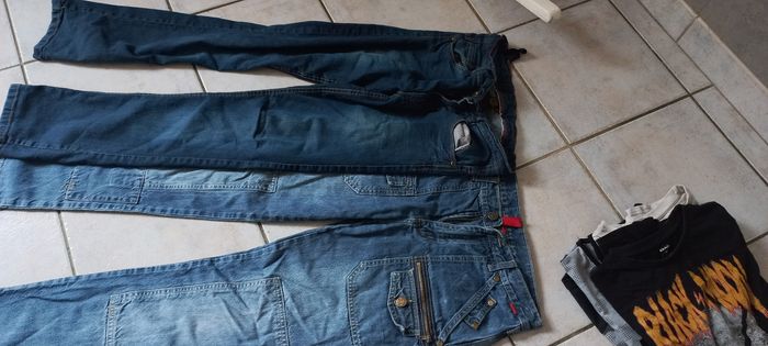 Lot n°3 , 2 jean et 4 tee shirt - photo numéro 3