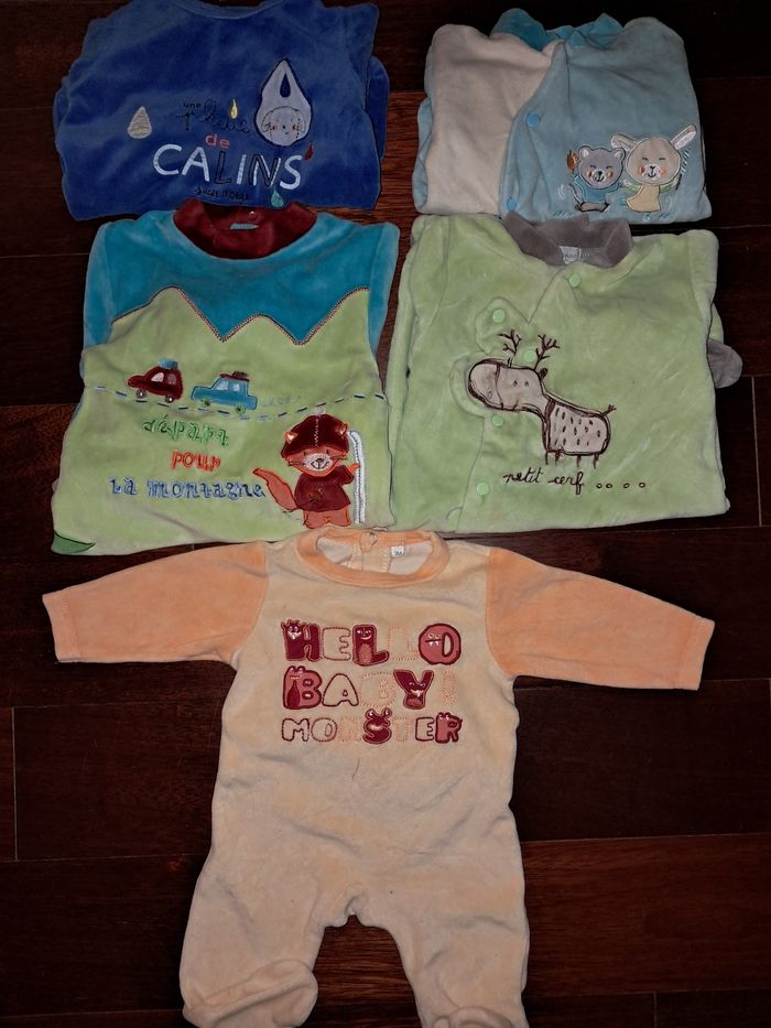 Pyjamas 3 mois hiver - photo numéro 2