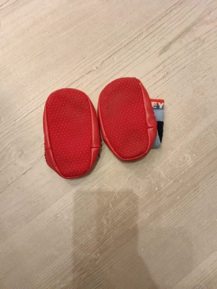 Chaussons chaussettes T23/26 Mickey - photo numéro 2