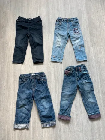 Jeans taille 24 mois