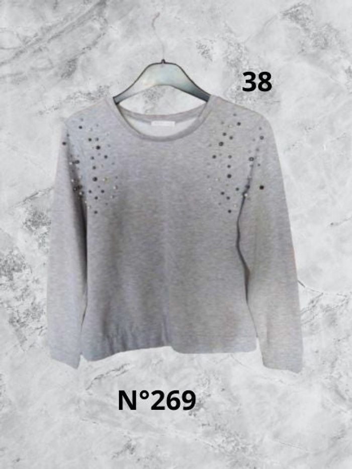 N°269 Sweat gris clair/perle T38.Gémo.
