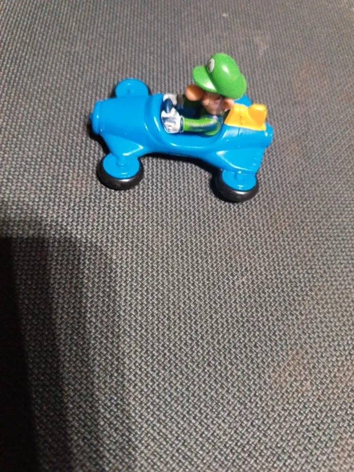 Luigi et sa voiture Mario Kart - photo numéro 4