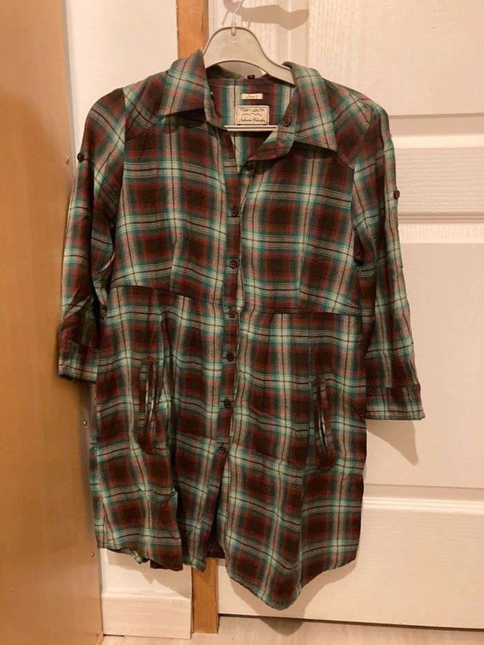 Robe chemise à carreaux bordeaux et verts