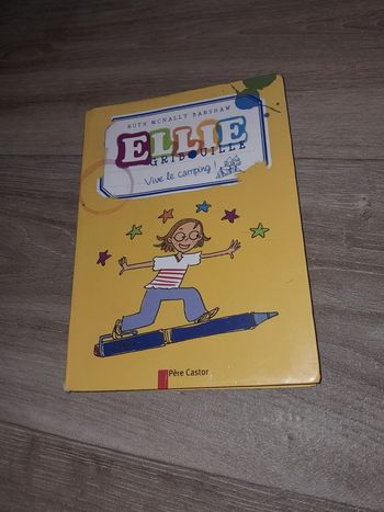 Livre Elle Gribouille vive le camping 🌺