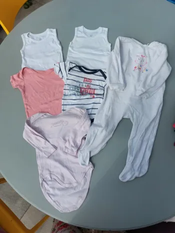 Lot 18 mois bodies pyjama grenouillère velours