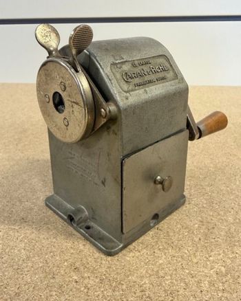 Taille crayon caran d'ache d'époque vintage