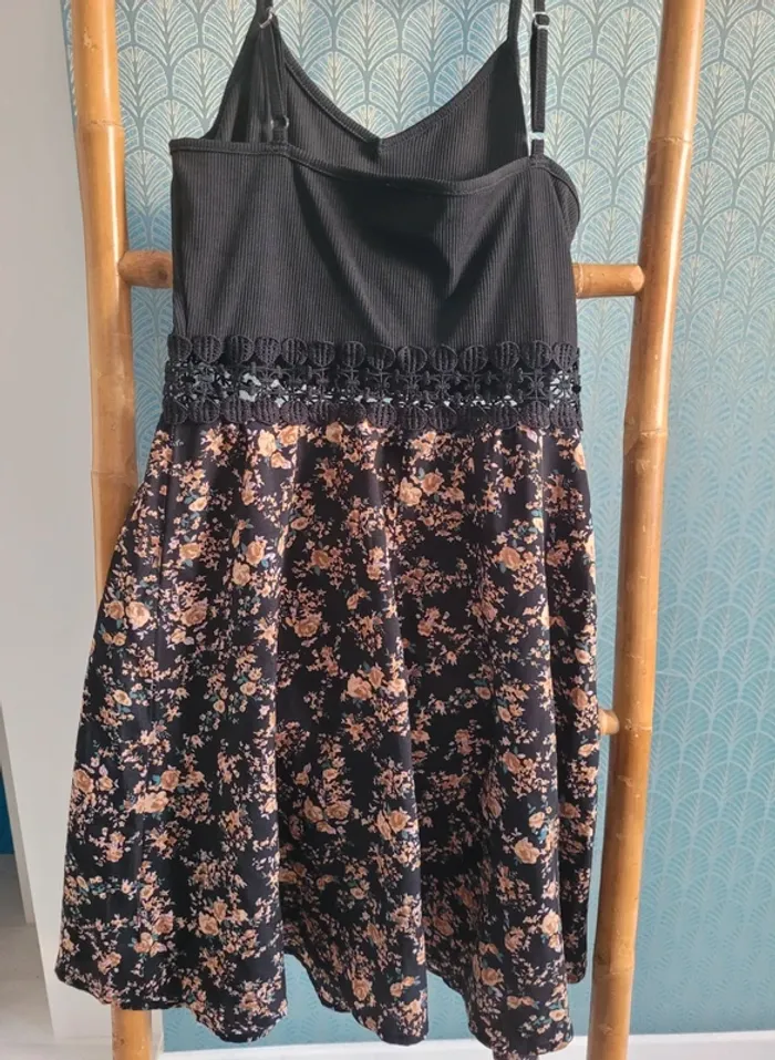 Robe fleurie Taille S - photo numéro 3