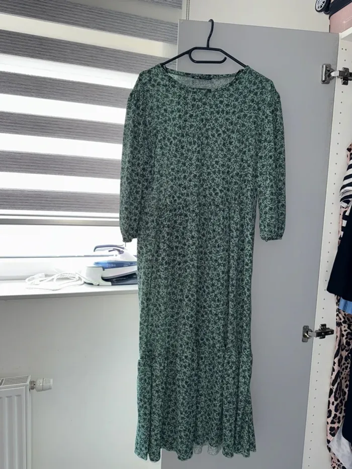 Robe fleurie zara taille L Neuf