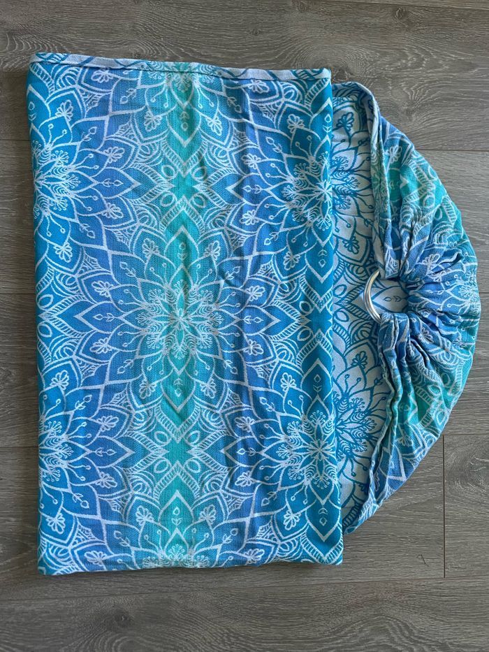Portage sling ringsling de la marque BeLenka modèle Mandala Bleu