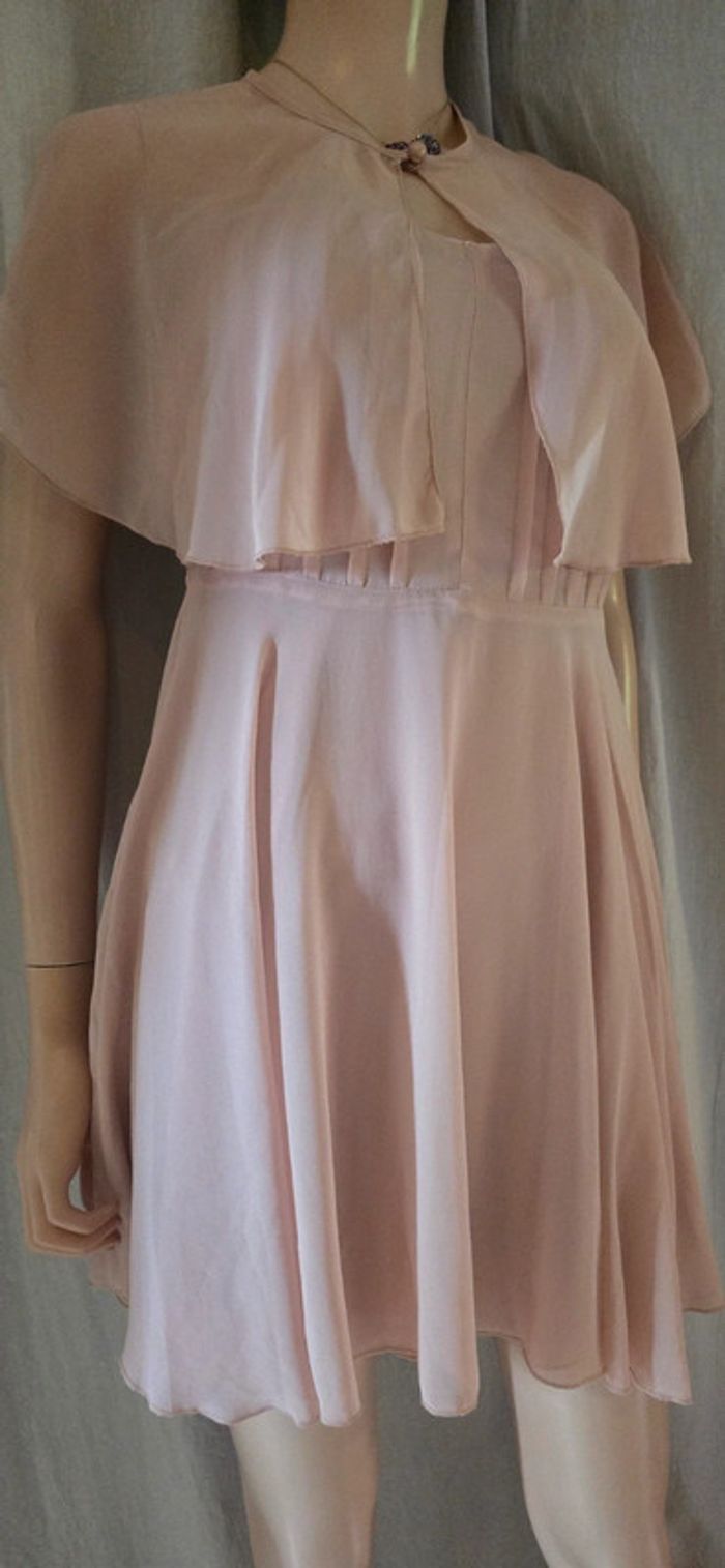 robe dégriffée rose poudré avec cape amovible Taille 36/S défauts - photo numéro 8