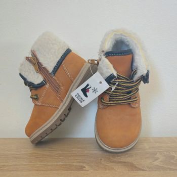 Chaussures taille 22 neuves 🧸