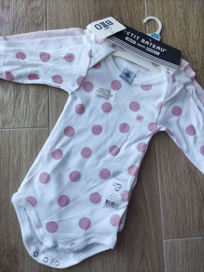 Lot 3 bodies manches longues Petit Bateau 6 mois