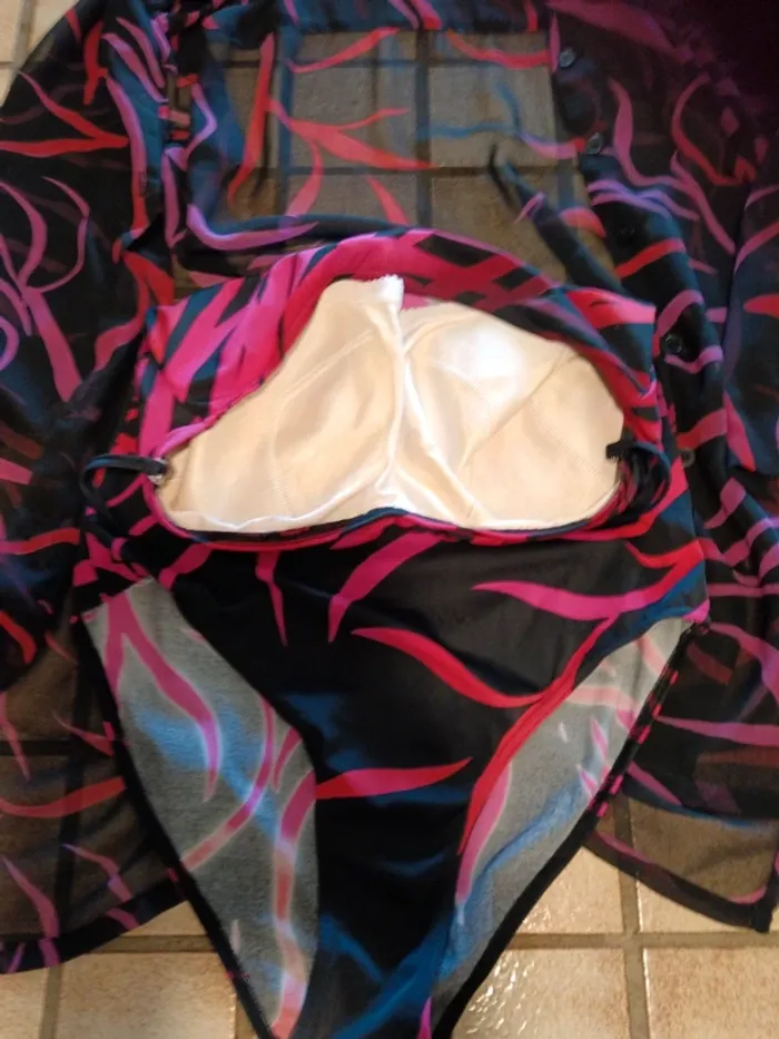 Maillot de bain avec sa sortie de bain - photo numéro 4