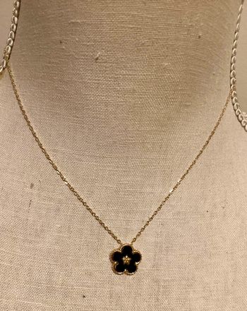 Collier réglable acier inoxydable or trèfle fleur résine noire