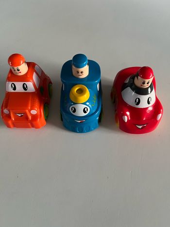 Lot de 3 véhicules à traction