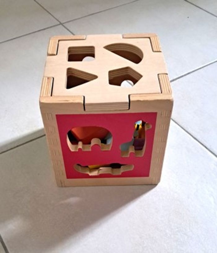 Cube d'activités d'éveil en bois