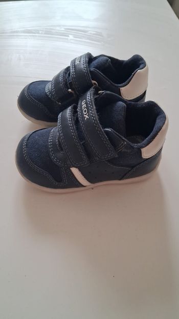 Chaussures bébé Geox – Taille 19 👶✨