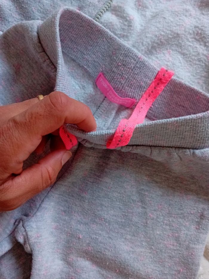 Ensemble survêtement fille 9/12mois 🩶🩷 - photo numéro 4