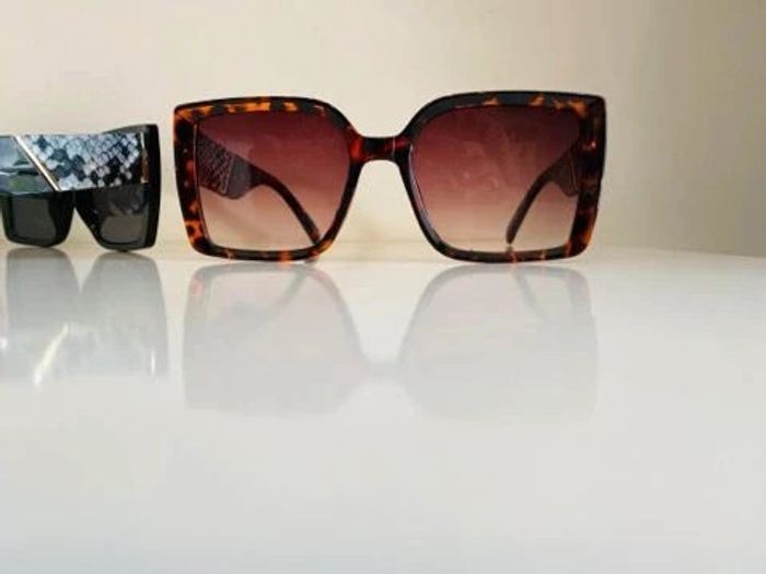 Lot de deux lunettes de soleil marron et noir UV protection catégorie 3 - photo numéro 5