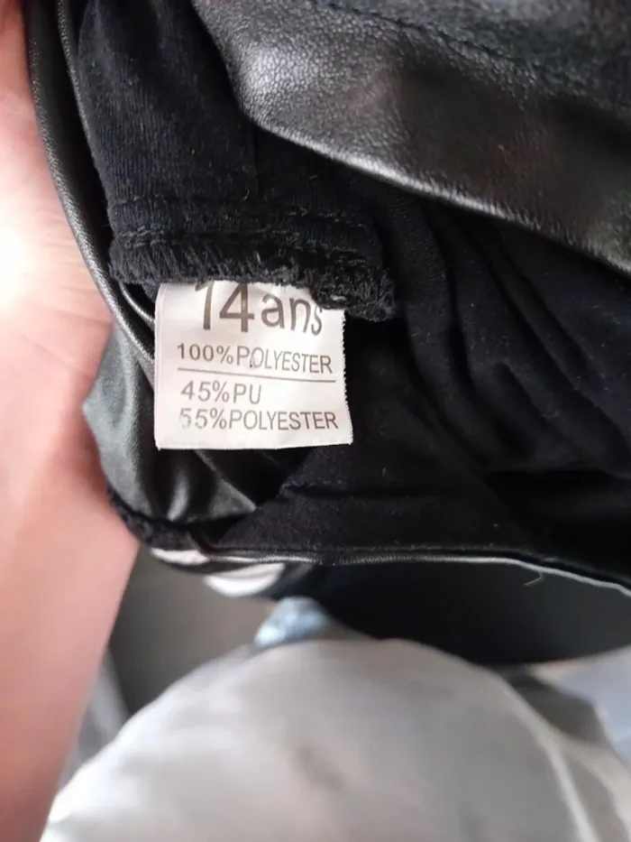 Pull Moderne Noir à Capuche - photo numéro 3
