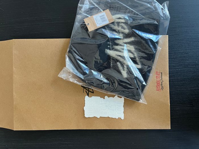 Bonnet Beanie Stüssy Skullcap Brushed Out Stock Black Remise main propre a Paris possible