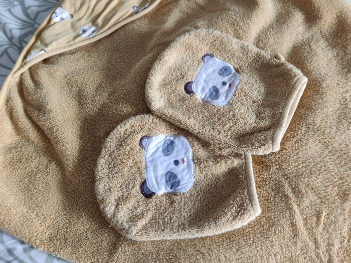 Grande cape de bain + 2 gants moutarde thème panda Vertbaudet - photo numéro 2