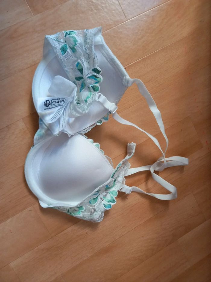 Soutien gorge - photo numéro 2